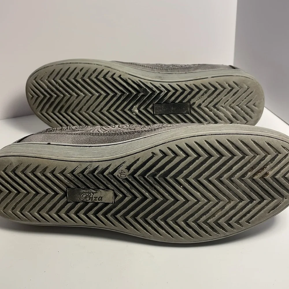 Aztec Women's Charcoal Sneakers - Picture 3 of 6